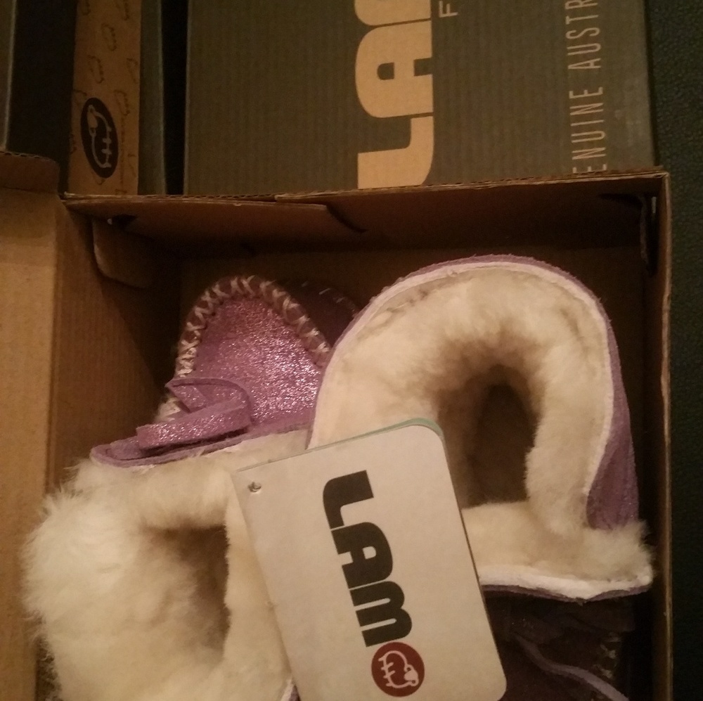LAMO Shimmer Sherpa-Lined Bootie. - Picture 7 of 8